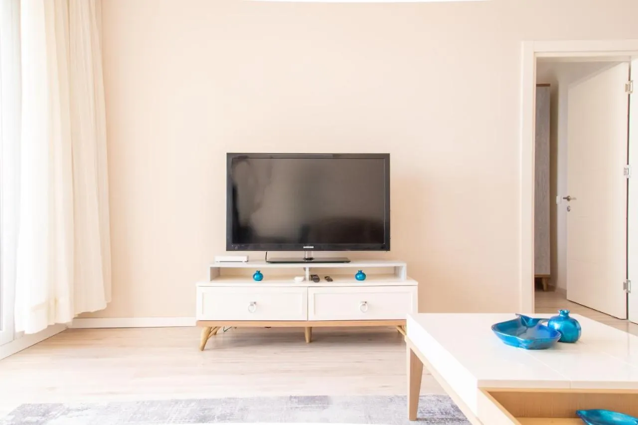 דירות קוסדסי Spacious Perfect Flat With Private Pool טורקיה