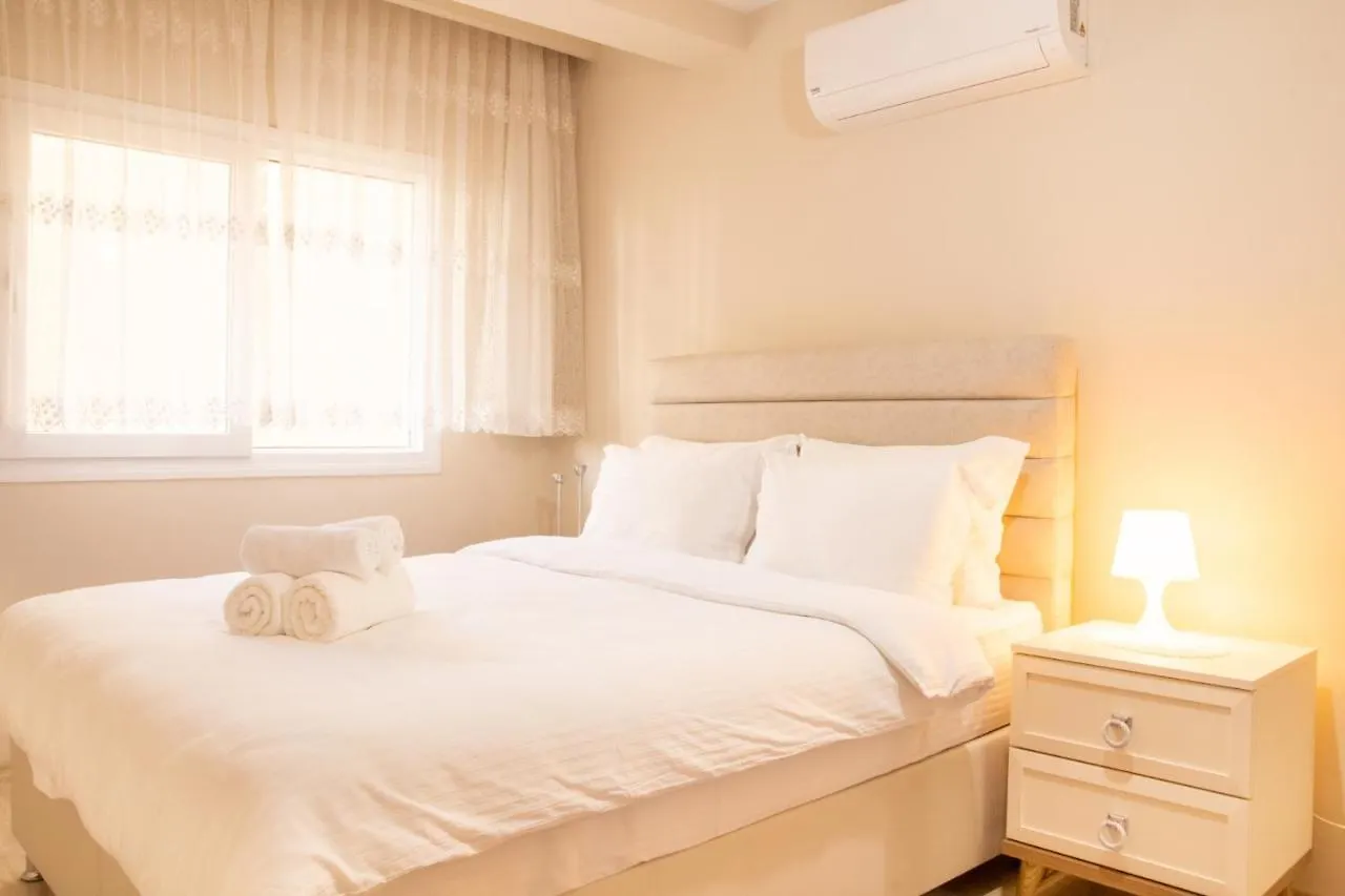 דירות קוסדסי Spacious Perfect Flat With Private Pool טורקיה